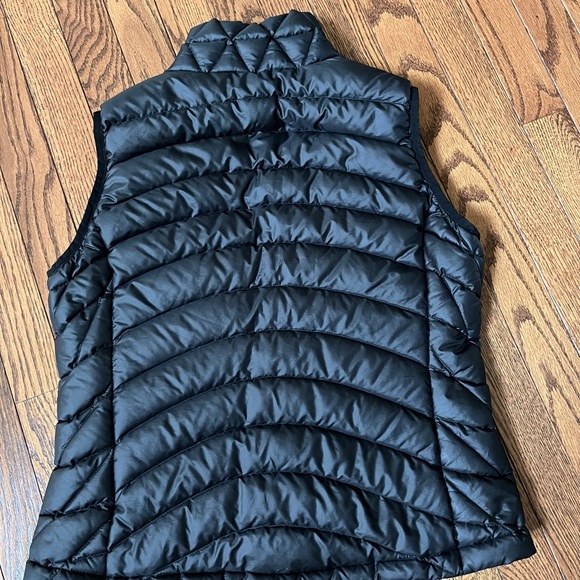 Women’s Patagonia down puffer Vest - Picture 10 of 13